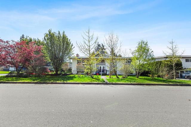 45430 Westview Avenue, House detached with 6 bedrooms, 3 bathrooms and null parking in Chilliwack BC | Image 3