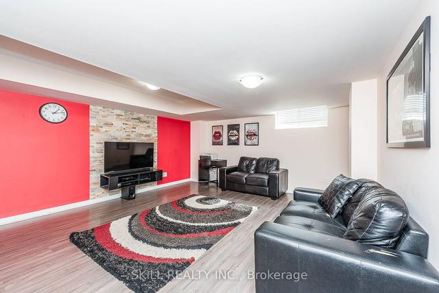 32 Clinton St, House attached with 4 bedrooms, 4 bathrooms and 2 parking in Brampton ON | Image 19