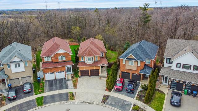 1045 Knotty Pine Grve, House detached with 4 bedrooms, 4 bathrooms and 6 parking in Mississauga ON | Image 12