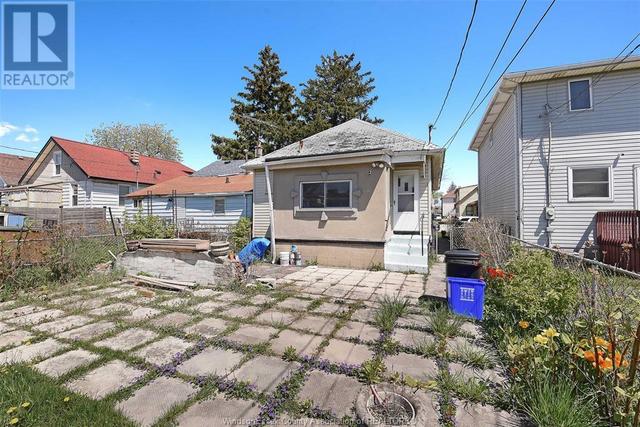 1061 Highland Avenue, House detached with 3 bedrooms, 2 bathrooms and null parking in Windsor ON | Image 6