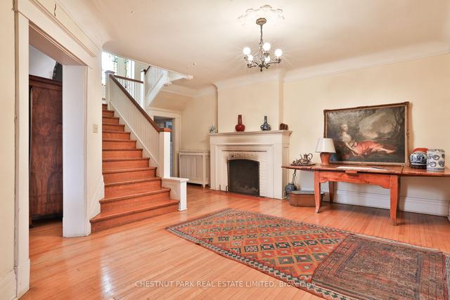 27 Old Yonge St, House detached with 4 bedrooms, 3 bathrooms and 3 parking in Toronto ON | Image 2