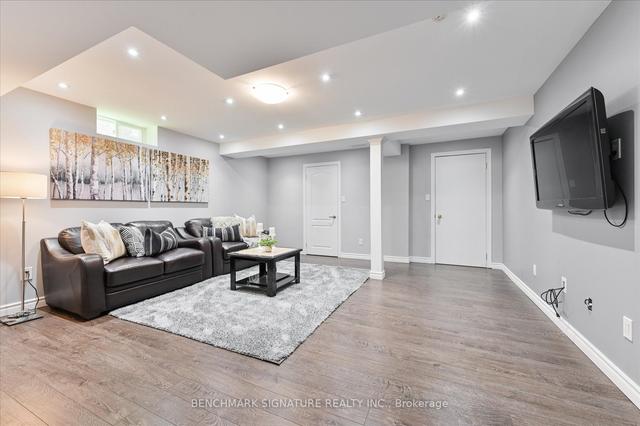 26 Linsmary Crt, House detached with 4 bedrooms, 4 bathrooms and 4 parking in Markham ON | Image 22
