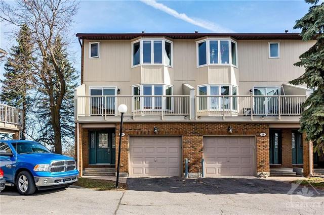 34 Huntview Private, Townhouse with 3 bedrooms, 4 bathrooms and 2 parking in Ottawa ON | Image 1