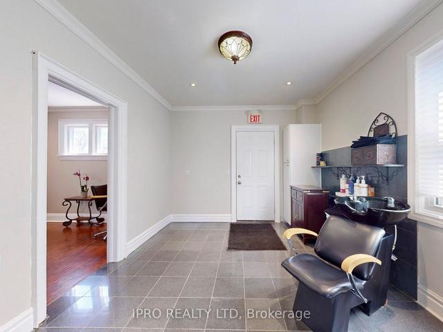 219 Queen St W, House detached with 2 bedrooms, 2 bathrooms and 6 parking in Brampton ON | Image 11