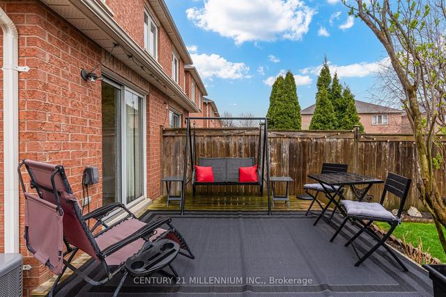 20 Todmorden Dr, House attached with 3 bedrooms, 3 bathrooms and 4 parking in Brampton ON | Image 18