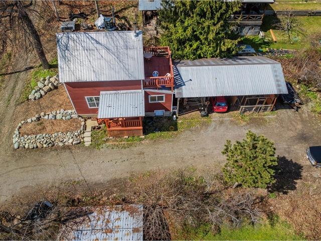 3553 Sprague Street, House detached with 2 bedrooms, 2 bathrooms and null parking in Central Kootenay D BC | Image 2