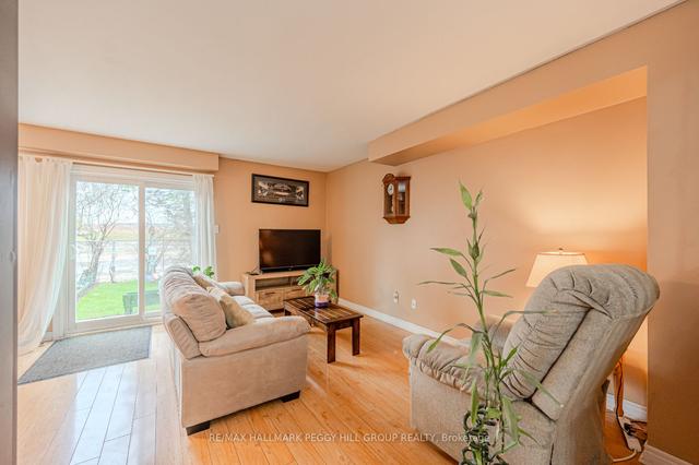 2160 Ferguson St, House attached with 3 bedrooms, 2 bathrooms and 3 parking in Innisfil ON | Image 4