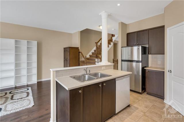 108 Eye Bright Crescent, Townhouse with 3 bedrooms, 3 bathrooms and 3 parking in Ottawa ON | Image 6