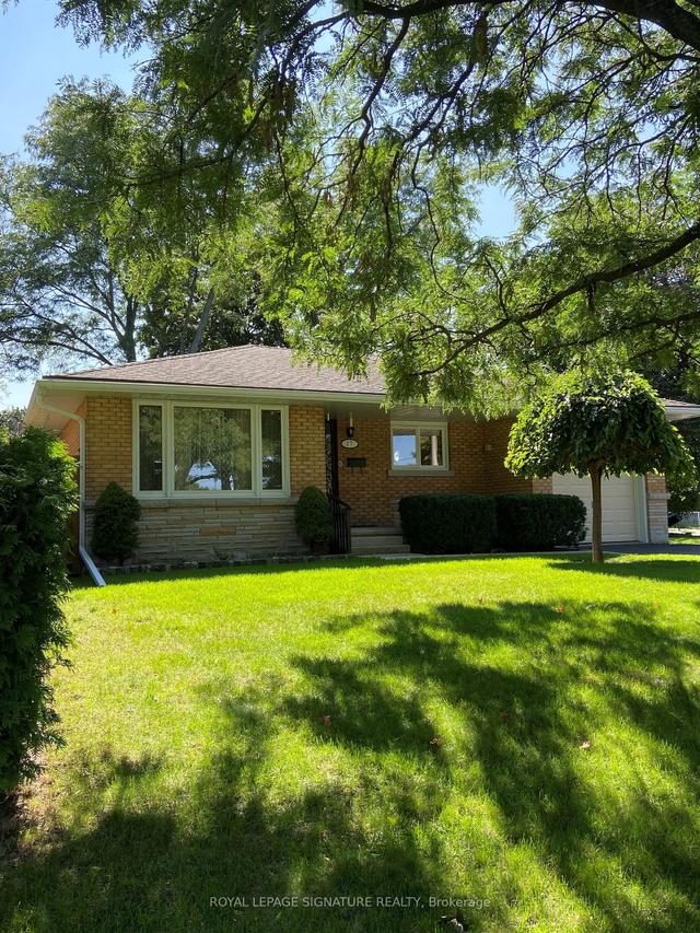 17 Gerrard Ave, House detached with 3 bedrooms, 1 bathrooms and 3 parking in Cambridge ON | Image 1
