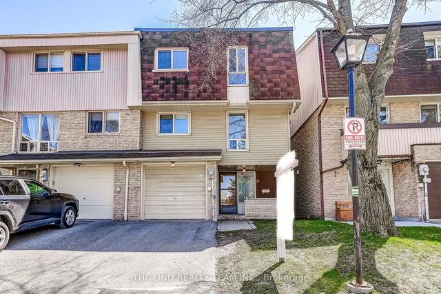 20 - 27 Poplar Cres S, Condo with 4 bedrooms, 2 bathrooms and 2 parking in Aurora ON | Image 1