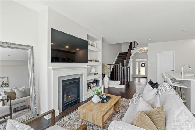 165 Angelonia Crescent, Townhouse with 3 bedrooms, 3 bathrooms and 2 parking in Ottawa ON | Image 8