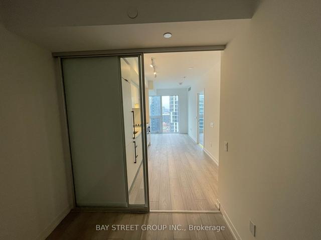 199 Church St, Condo with 2 bedrooms, 2 bathrooms and 0 parking in Toronto ON | Image 2
