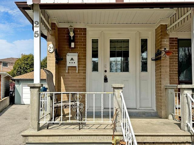 25 Rabton Crt, House semidetached with 3 bedrooms, 2 bathrooms and 7 parking in Toronto ON | Image 23