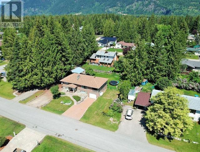 606 Forest Park Street, House detached with 4 bedrooms, 2 bathrooms and 1 parking in Sicamous BC | Image 55