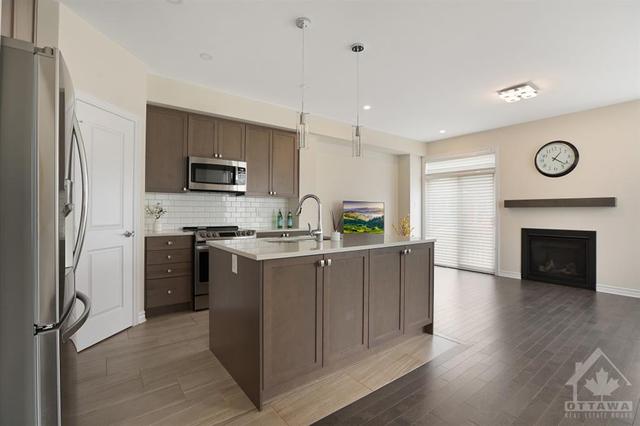 500 Escapade Private, Townhouse with 4 bedrooms, 3 bathrooms and 4 parking in Ottawa ON | Image 9