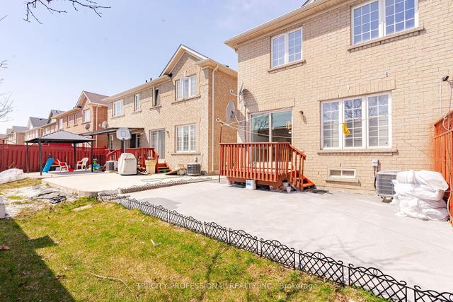 15 Kintyre St, House semidetached with 4 bedrooms, 4 bathrooms and 4 parking in Brampton ON | Image 32