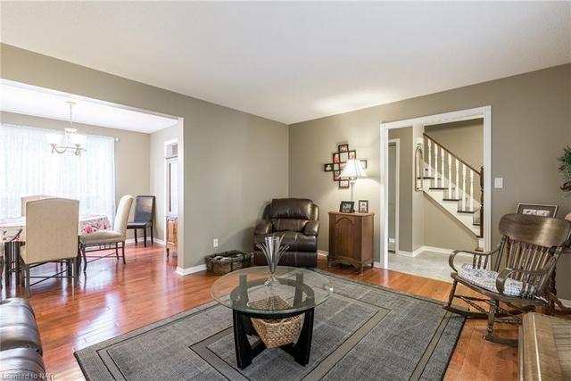 24 The Meadows Street, House detached with 3 bedrooms, 1 bathrooms and 5 parking in St. Catharines ON | Image 11