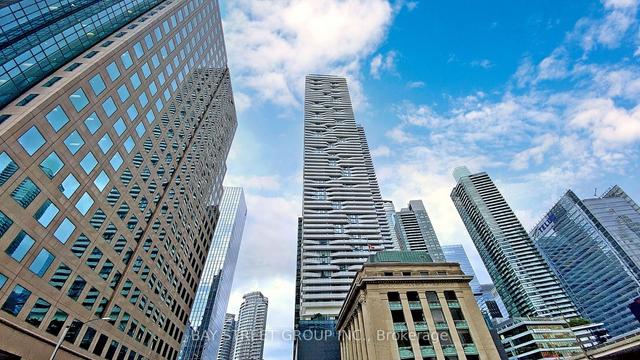 4304 - 88 Harbour St, Condo with 2 bedrooms, 2 bathrooms and 0 parking in Toronto ON | Image 1