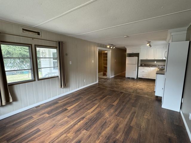 1 - 165 Schulte Crescent, House detached with 3 bedrooms, 1 bathrooms and null parking in Castlegar BC | Image 7