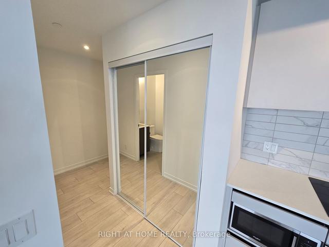 4302 - 55 Mercer St, Condo with 3 bedrooms, 2 bathrooms and 0 parking in Toronto ON | Image 10