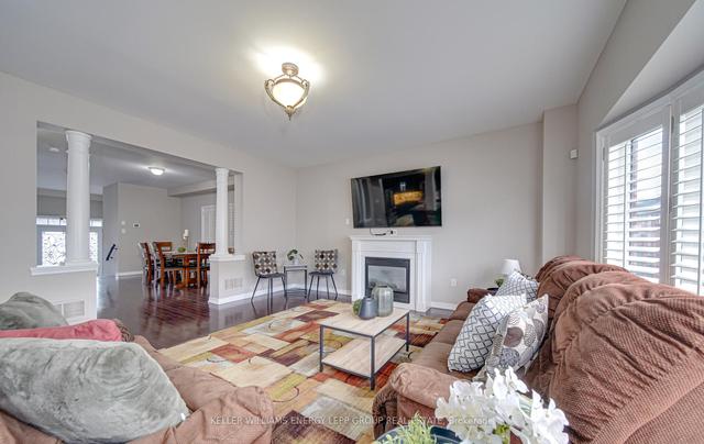 30 Muscat Cres, House detached with 4 bedrooms, 3 bathrooms and 6 parking in Ajax ON | Image 4