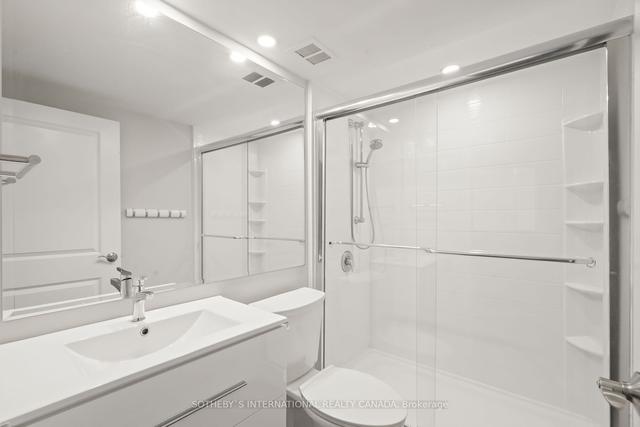 2208 - 33 Harbour Sq, Condo with 2 bedrooms, 3 bathrooms and 1 parking in Toronto ON | Image 14