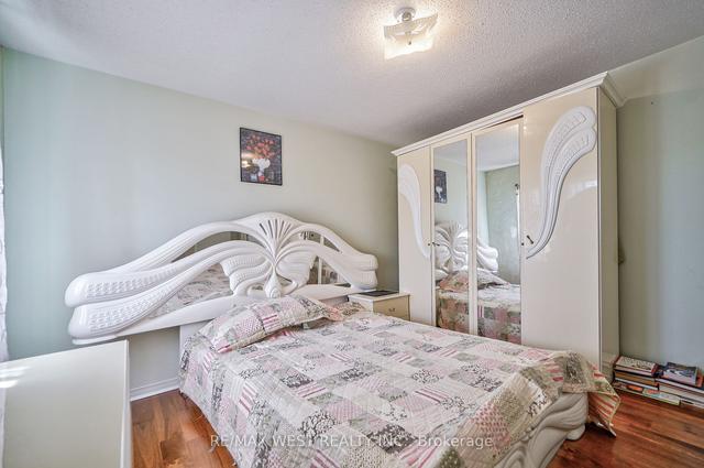 28 Pompano Pl, House attached with 3 bedrooms, 3 bathrooms and 3 parking in Brampton ON | Image 9