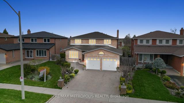 8233 Martin Grove Rd, House detached with 4 bedrooms, 4 bathrooms and 4 parking in Vaughan ON | Image 1