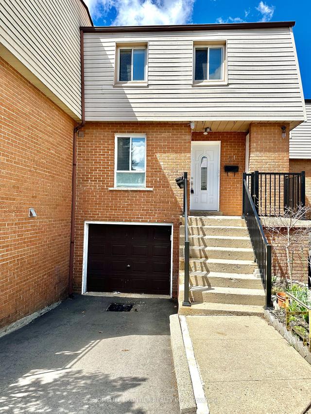 61 - 3175 Kirwin Ave, Townhouse with 3 bedrooms, 2 bathrooms and 2 parking in Mississauga ON | Image 1