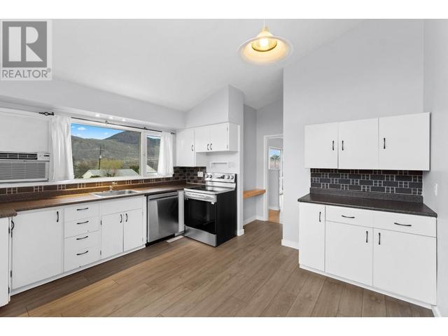 919 Munro Street, House detached with 5 bedrooms, 2 bathrooms and null parking in Kamloops BC | Image 9