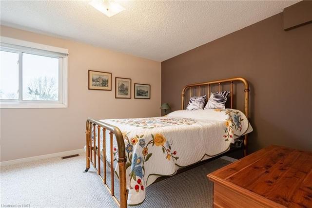13 - 10 Elderwood Drive, House attached with 4 bedrooms, 3 bathrooms and 5 parking in St. Catharines ON | Image 13