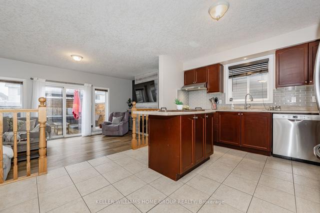 42 Atto Dr, House detached with 3 bedrooms, 3 bathrooms and 3 parking in Guelph ON | Image 4