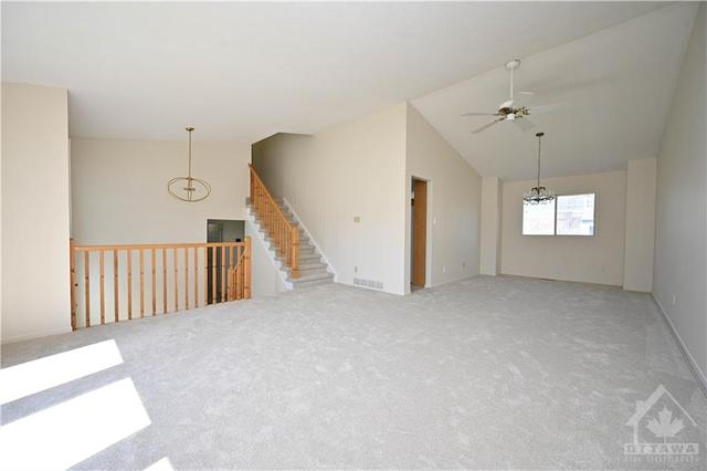 121 Larkin Drive, House detached with 4 bedrooms, 3 bathrooms and 4 parking in Ottawa ON | Image 4