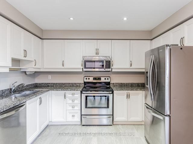 178 Queen St W, House detached with 3 bedrooms, 4 bathrooms and 3 parking in Mississauga ON | Image 32