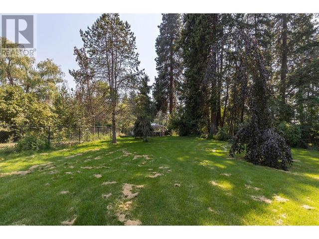 2455 Maquinna Road, House detached with 6 bedrooms, 4 bathrooms and 4 parking in Kelowna BC | Image 47