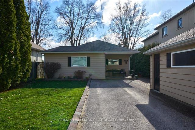 297 Beach Rd, House detached with 3 bedrooms, 1 bathrooms and 5.5 parking in Innisfil ON | Image 11