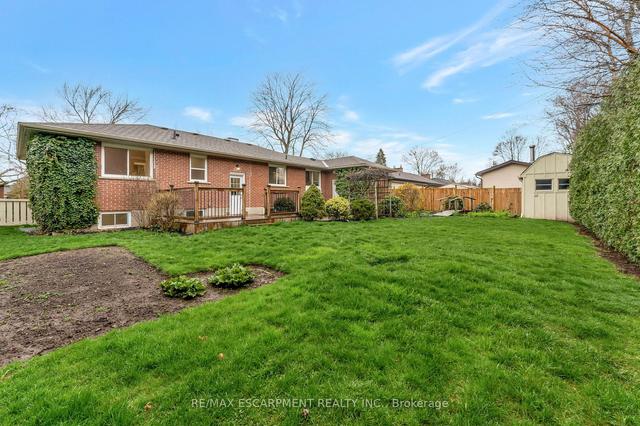 2060 Maplewood Dr, House detached with 2 bedrooms, 3 bathrooms and 5 parking in Burlington ON | Image 28
