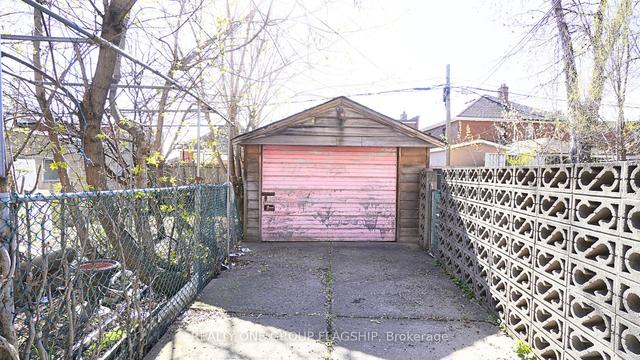2336 Dufferin St, House detached with 2 bedrooms, 2 bathrooms and 1 parking in Toronto ON | Image 4
