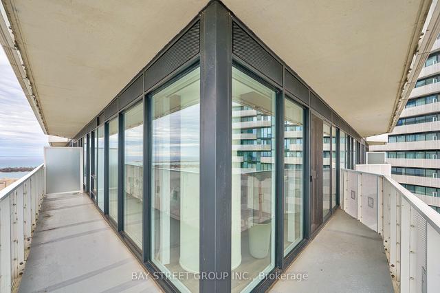 4304 - 88 Harbour St, Condo with 2 bedrooms, 2 bathrooms and 0 parking in Toronto ON | Image 2