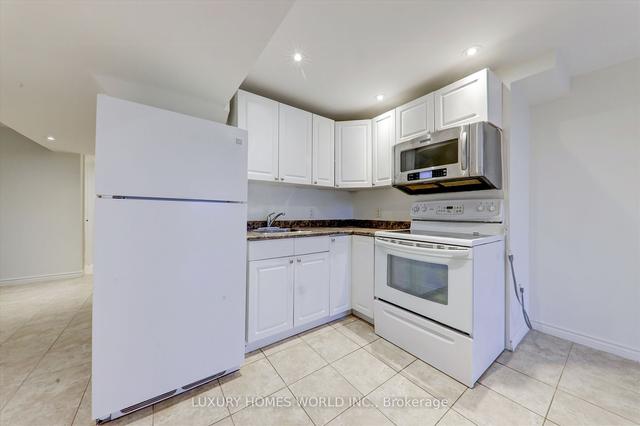 82 - 8 Townwood Dr, House attached with 3 bedrooms, 4 bathrooms and 3 parking in Richmond Hill ON | Image 16