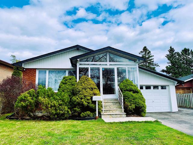 429 Brimorton Dr, House detached with 3 bedrooms, 2 bathrooms and 4 parking in Toronto ON | Image 1