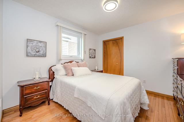 7 Parker Pl, House detached with 4 bedrooms, 2 bathrooms and 4 parking in Guelph ON | Image 4