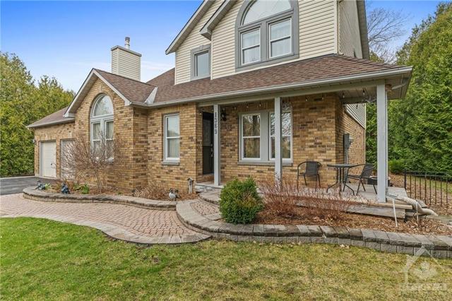 1369 Cornfield Crescent, House detached with 3 bedrooms, 4 bathrooms and 10 parking in Ottawa ON | Image 2