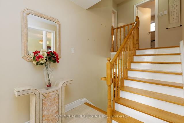 2694 Truscott Dr, House detached with 4 bedrooms, 2 bathrooms and 5 parking in Mississauga ON | Image 34