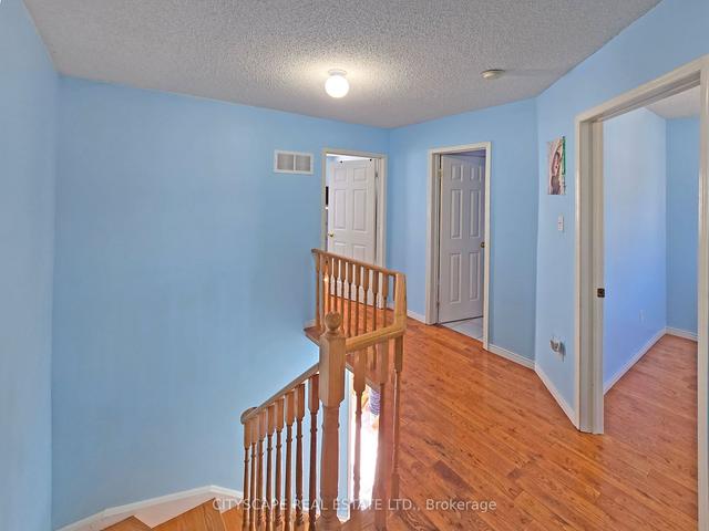 29 Centrepark Dr, House detached with 3 bedrooms, 2 bathrooms and 3 parking in Toronto ON | Image 10