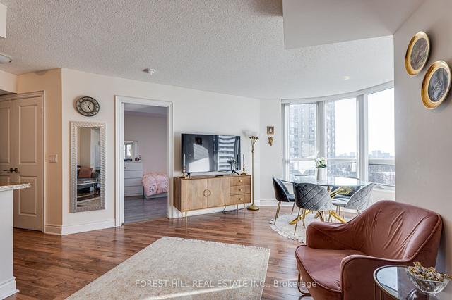 819 - 500 Doris Ave, Condo with 2 bedrooms, 2 bathrooms and 1 parking in Toronto ON | Image 4