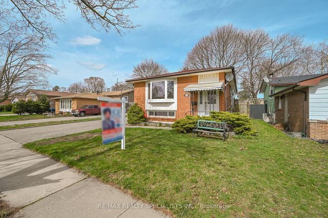 215 Archdekin Dr, House detached with 3 bedrooms, 2 bathrooms and 6 parking in Brampton ON | Image 12