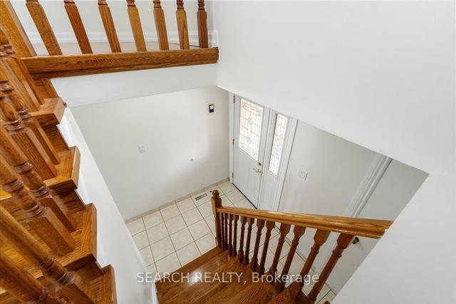 34 Jameson Cres, House detached with 3 bedrooms, 3 bathrooms and 3 parking in Brampton ON | Image 4