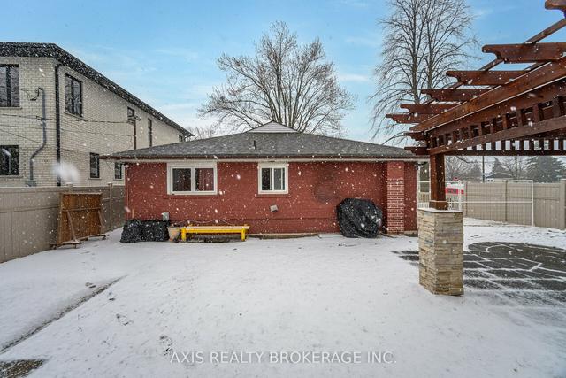 6 Dorward Dr, House detached with 3 bedrooms, 2 bathrooms and 5 parking in Toronto ON | Image 15