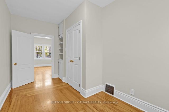 218 Main St, House detached with 2 bedrooms, 1 bathrooms and 2 parking in Ottawa ON | Image 6